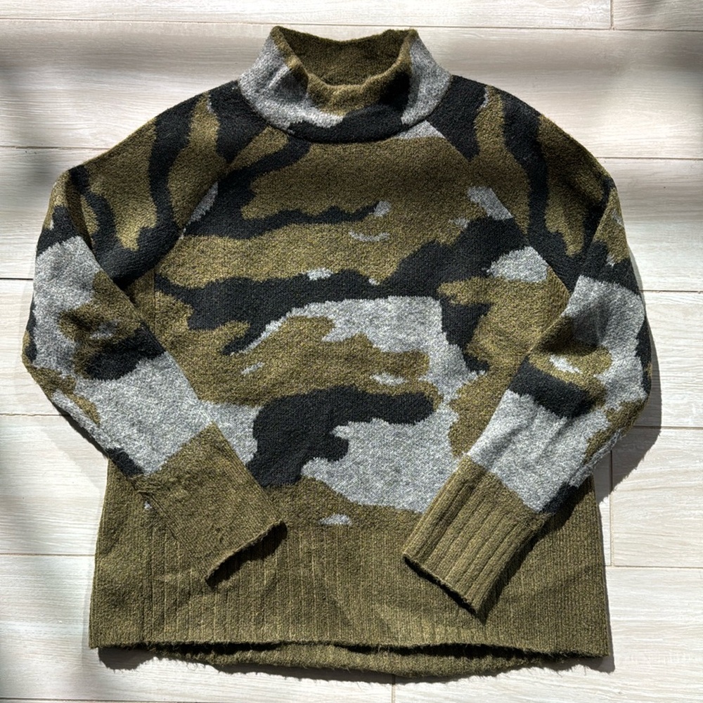Mock neck camo sweater